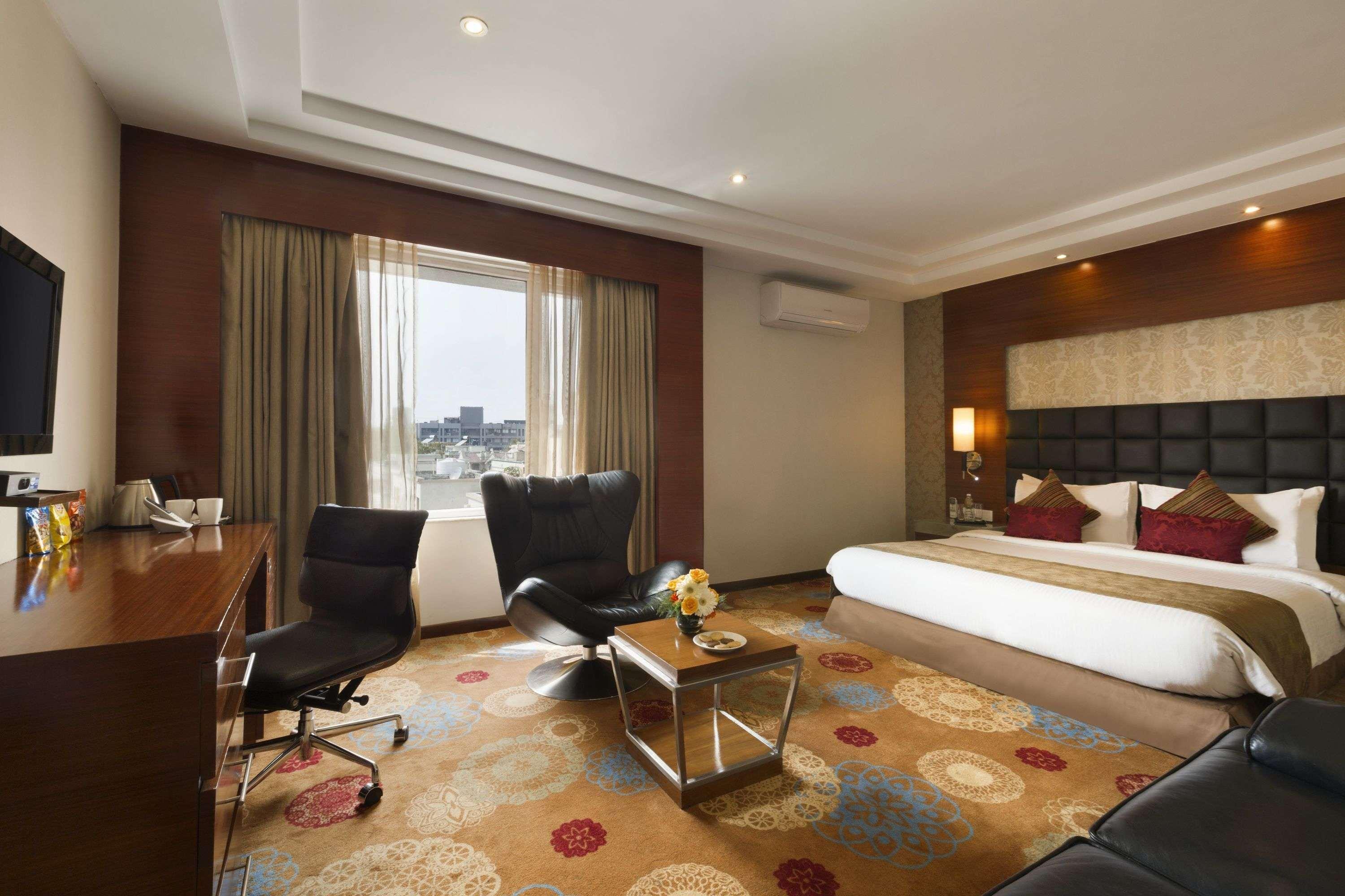 Ramada Ahmedabad Hotel Eksteriør billede