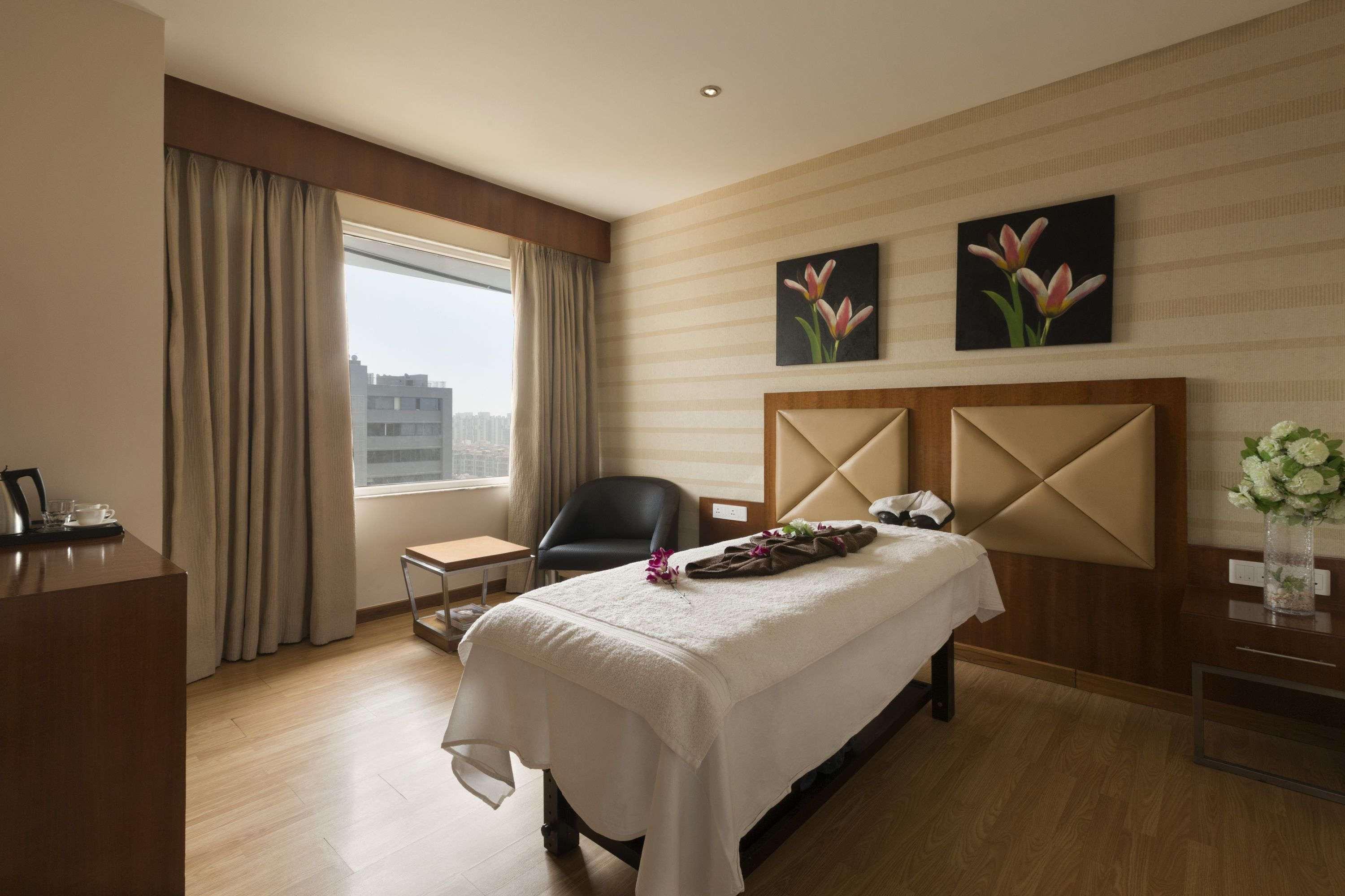 Ramada Ahmedabad Hotel Eksteriør billede