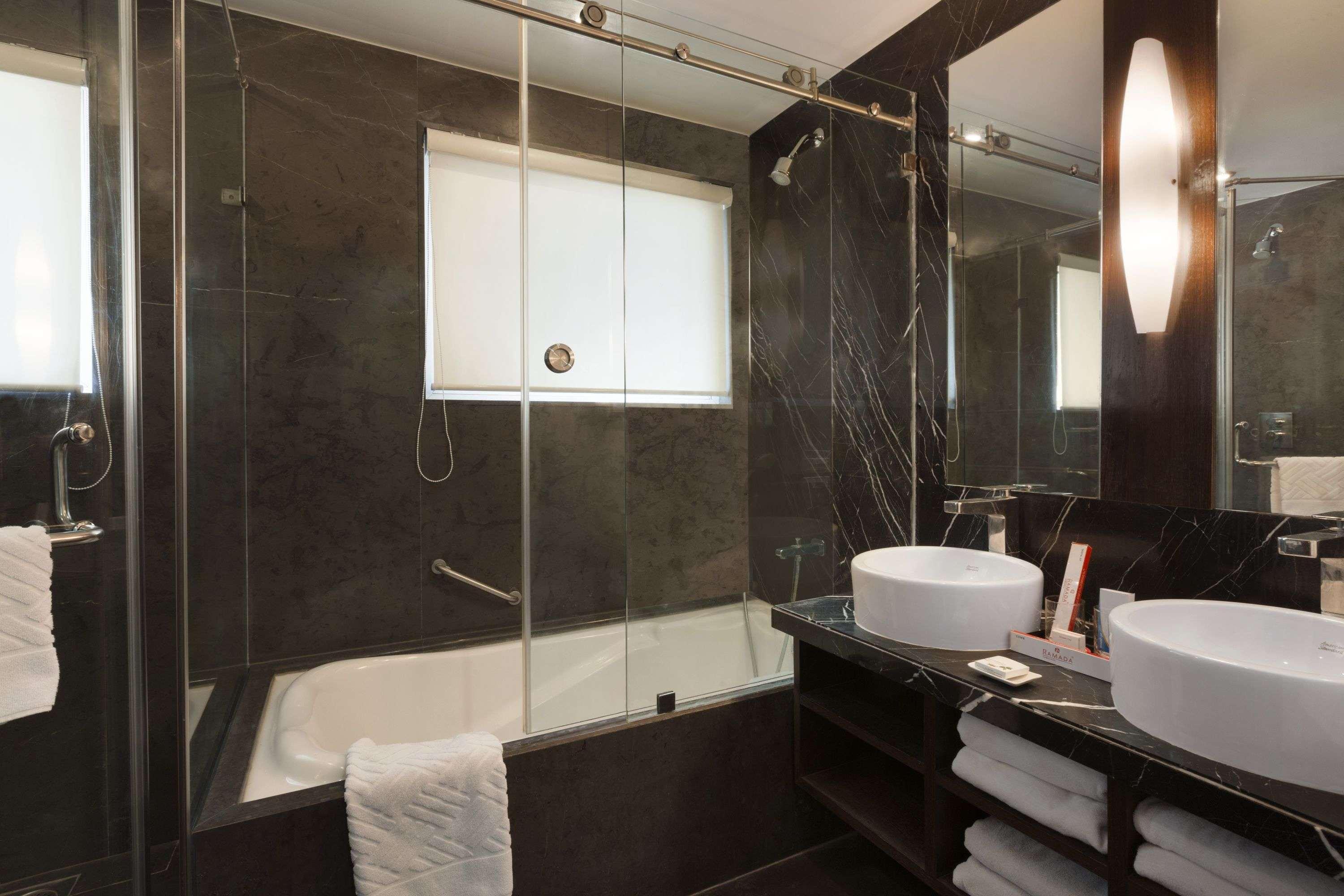 Ramada Ahmedabad Hotel Eksteriør billede