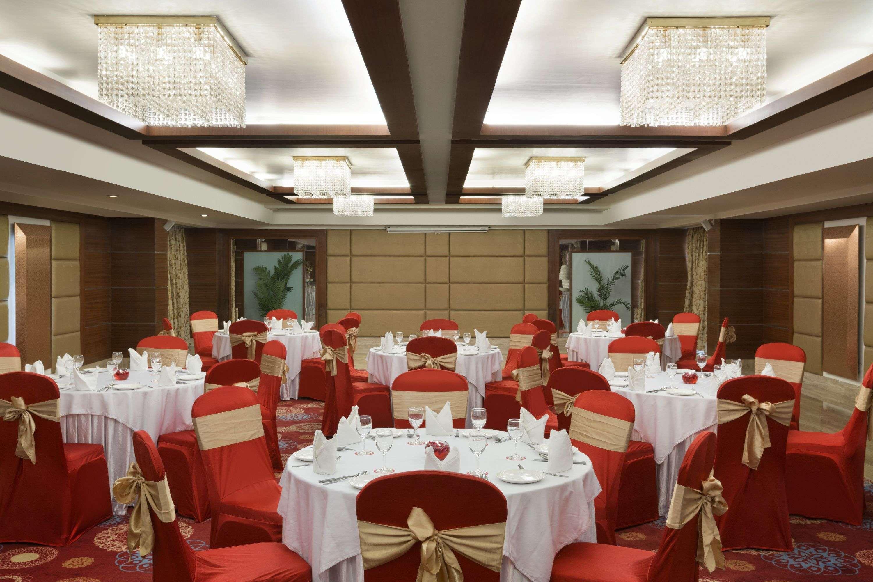 Ramada Ahmedabad Hotel Eksteriør billede