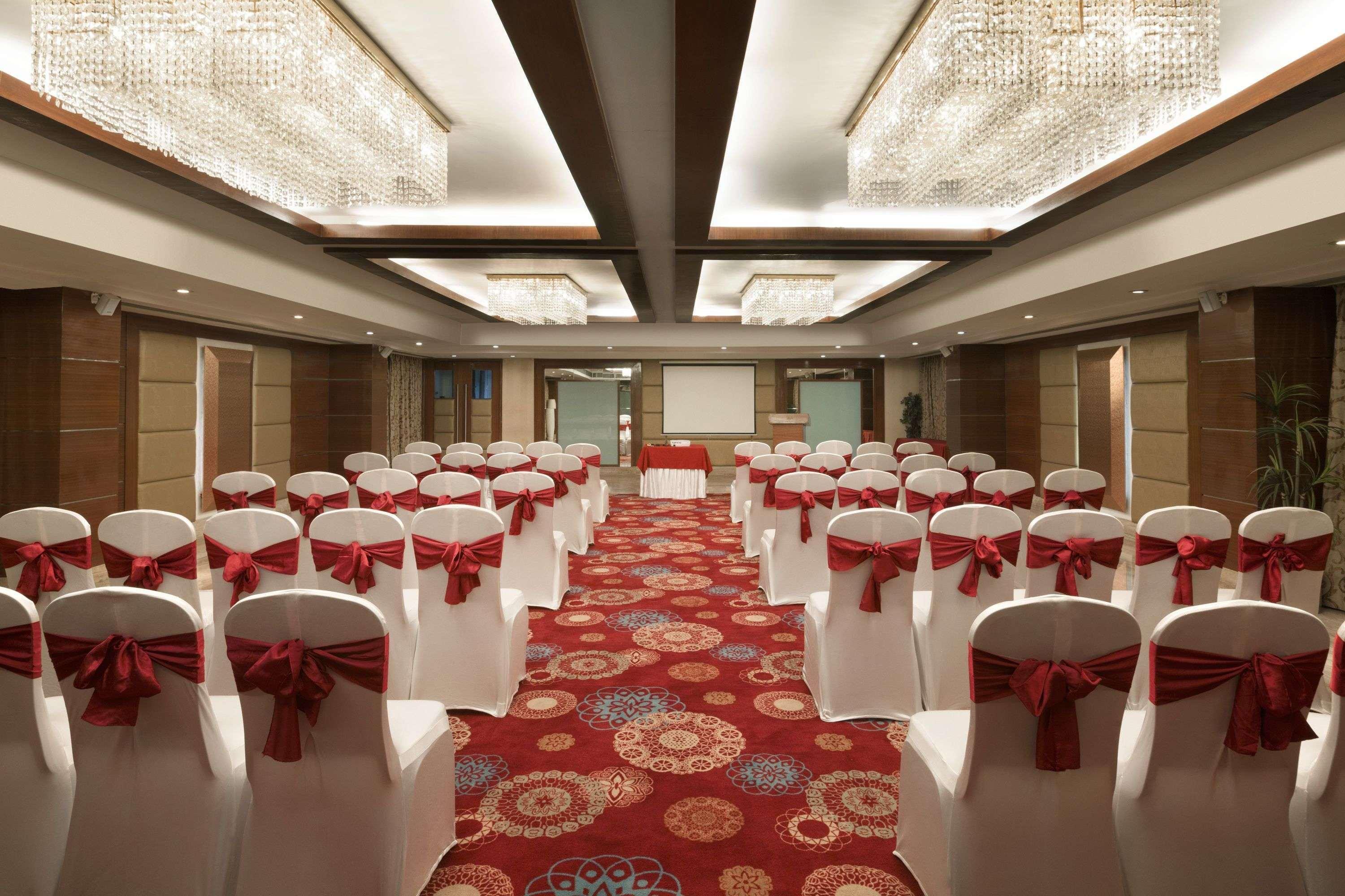Ramada Ahmedabad Hotel Eksteriør billede