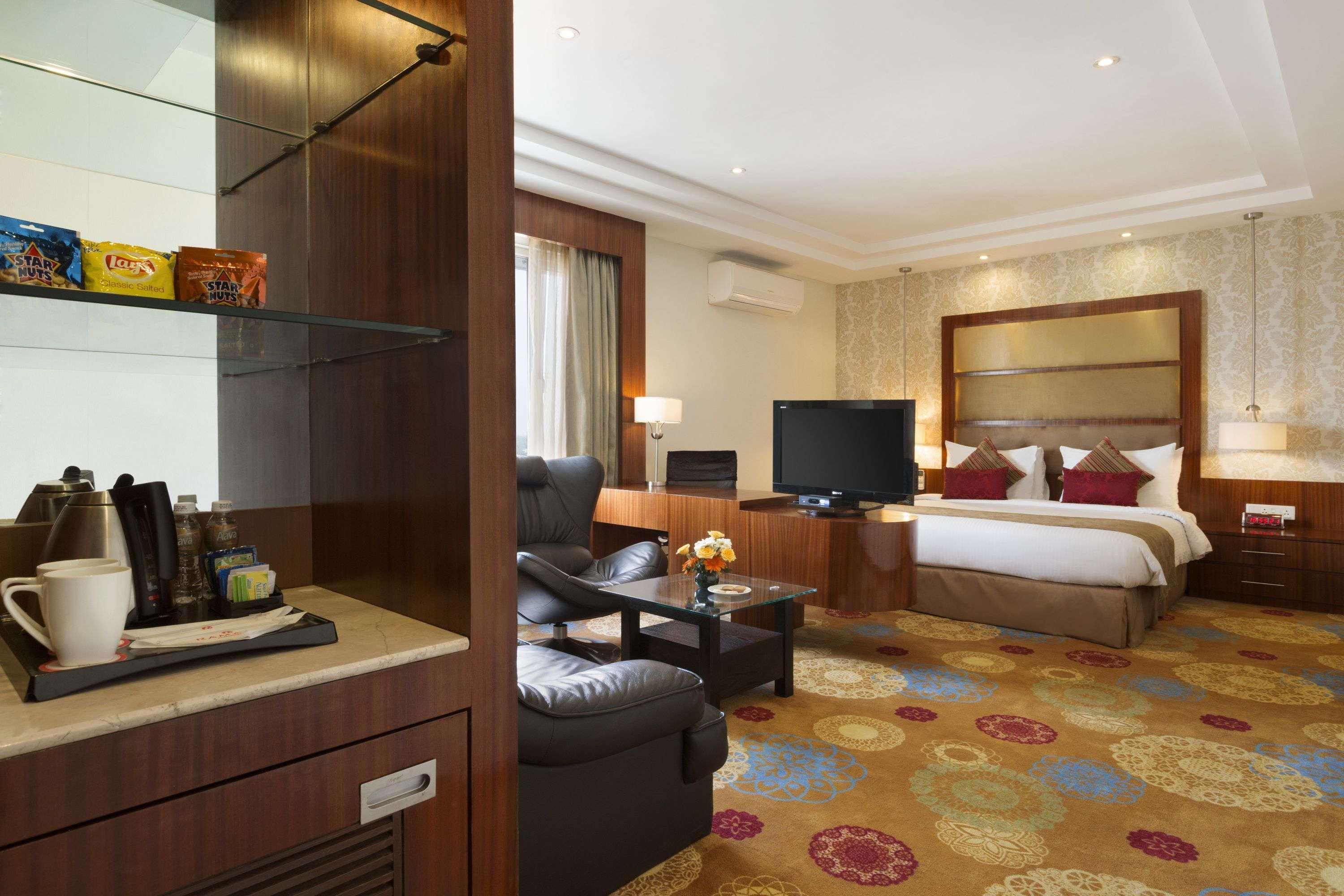 Ramada Ahmedabad Hotel Eksteriør billede