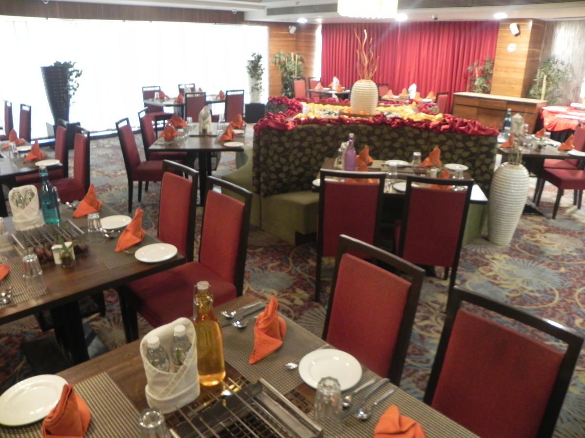 Ramada Ahmedabad Hotel Eksteriør billede
