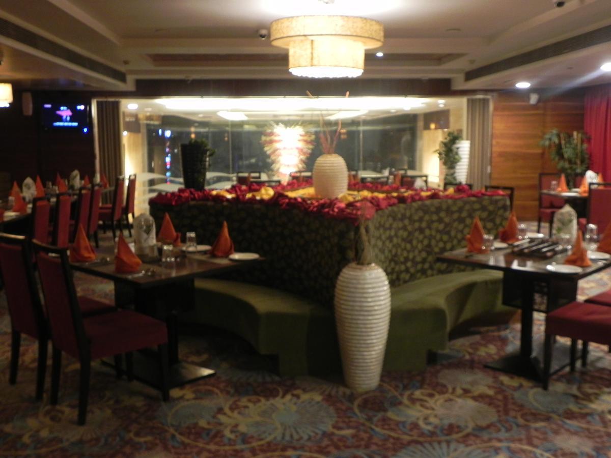 Ramada Ahmedabad Hotel Eksteriør billede