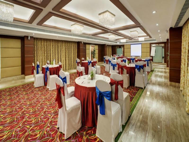 Ramada Ahmedabad Hotel Eksteriør billede