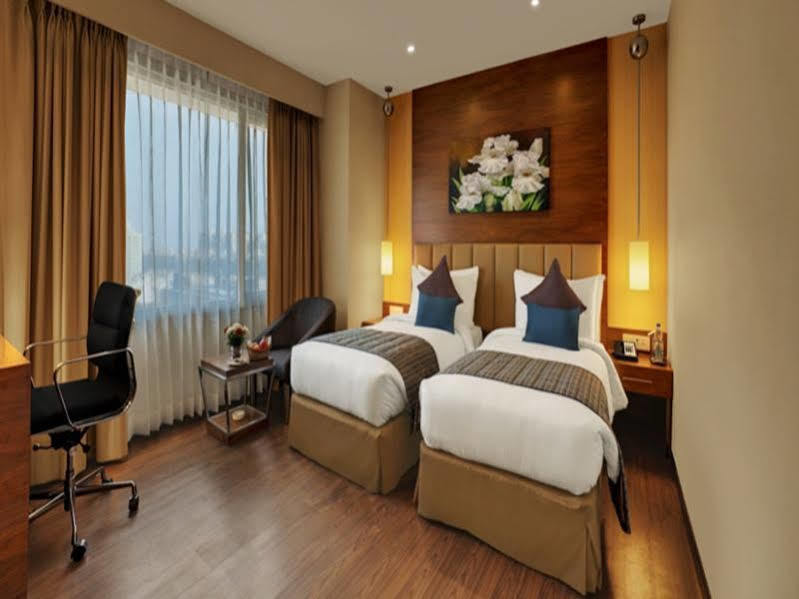 Ramada Ahmedabad Hotel Eksteriør billede